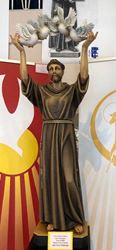 390/12 4' St. Francis Assisi With Doves Cast In Fiberglass